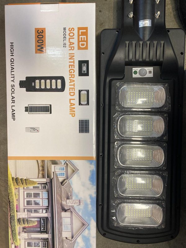 Соларна LED лампа със сензор за движение 300W
