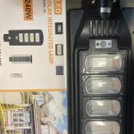 Соларна LED лампа със сензор за движение 240W Мощност: 240W Различни режими на работа Сензор за движение Дистанционно управление Комплектът съдържа транспортна опаковка.