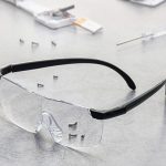 работни учила с увеличитлни лупи
